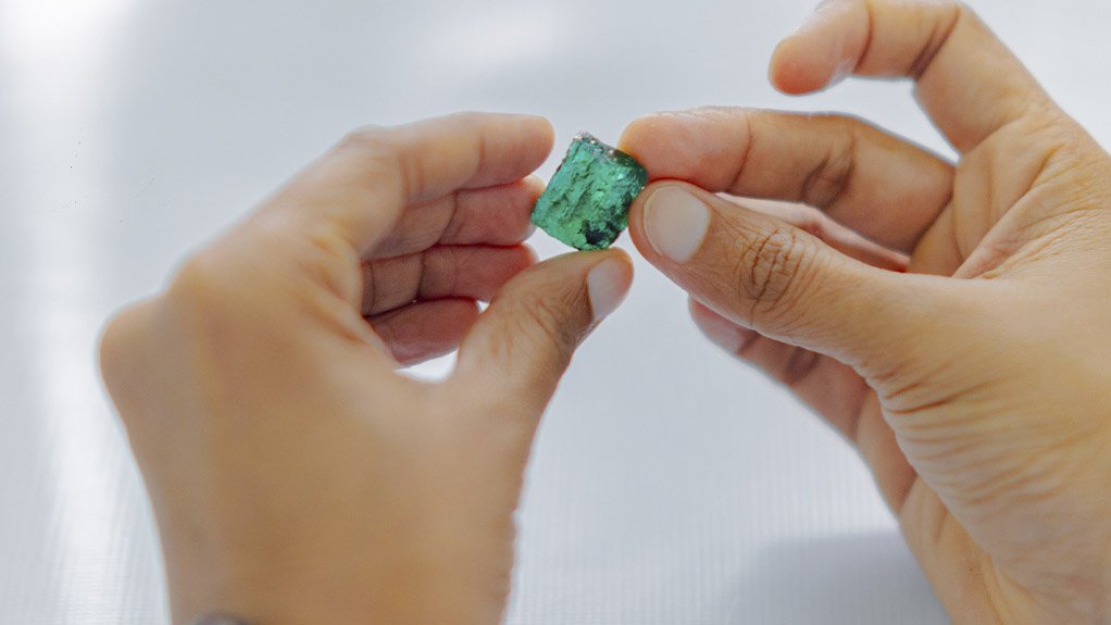 Image of an emerald stone