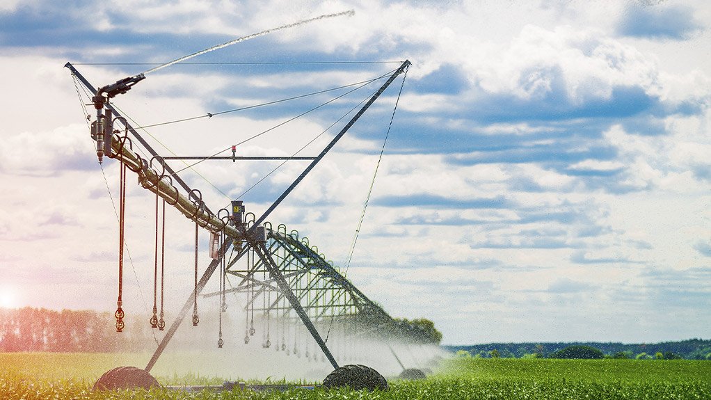 With a proven track record in the agricultural sector in Brazil since the 1980s, the SEW-EURODRIVE gearbox offering allows for a plug and play solution on existing centre pivot irrigation equipment, presenting a valuable and unique concept to the local agricultural sector