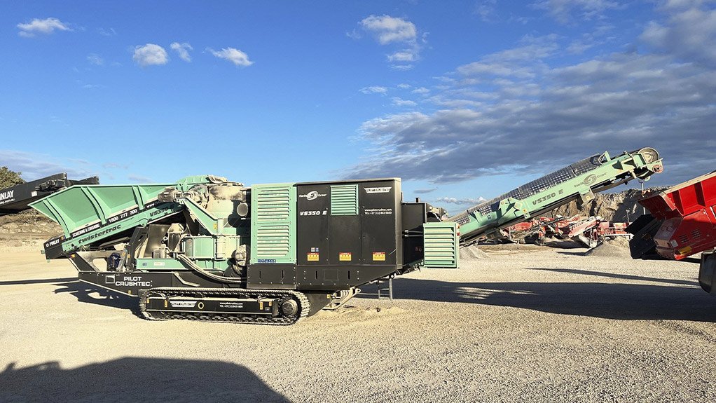 The TwisterTrac VS350E is a track-mounted, self-driven, feeding, crushing and stockpiling machine for tertiary and quaternary crushing applications