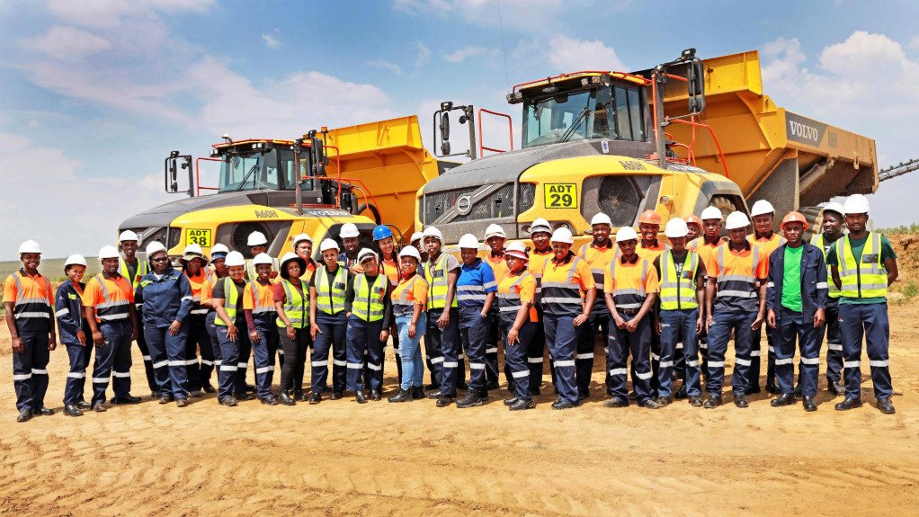 An image of trainees at Menar's Gugulethu operation