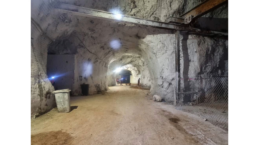 An image of an underground mine setting with BEKA Schréder OPTIWAY and OPTILINK technology