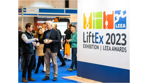 An image of people networking at LiftEx 2023
