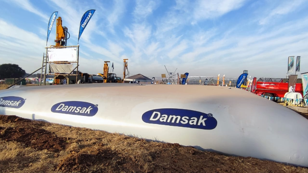 FOCUSED ENGINEERING
Damsak’s water storage bladders are engineered with a focus on reliability, durability, and
ease of installation and transportation