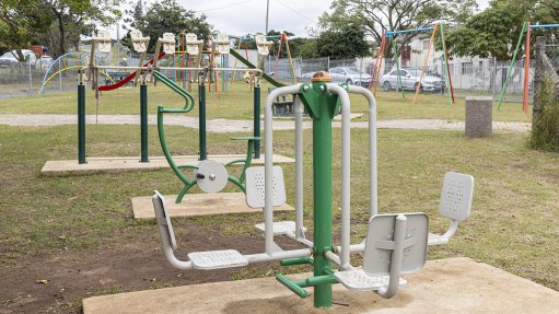 AfriSam added a range of outdoor gym equipment to the park