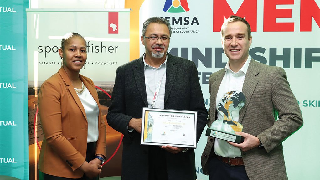 INNOVATION IN HARD ROCK MINING (NAVIN SINGH AWARD)
Buraaq Mining’s SAM Kader accepts the award from MEMSA board member and Drill Rod Specialist MD Christiana Zondi and awards sponsor Spoor & Fisher’s Louw Steyn