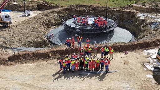 Concor recently completed the final foundation cast for the San Kraal Wind Energy Facility in Noupoort, as part of the Koruson 1 Cluster.