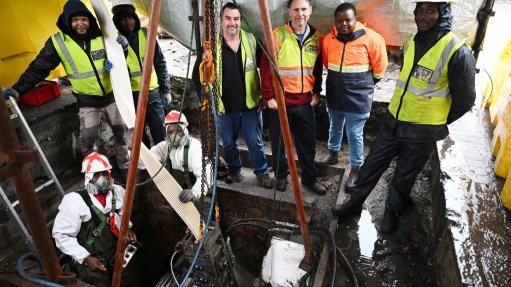 The abovee image depicts the team undertaking the rehabilitation of the sewers in Cape Town