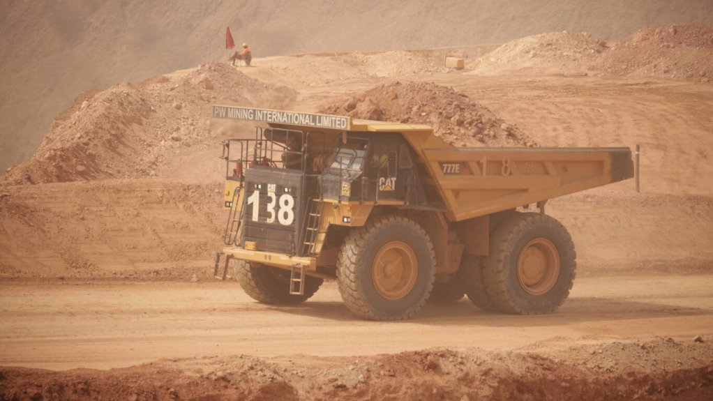 An image of a dump truck at the Sadiola mine