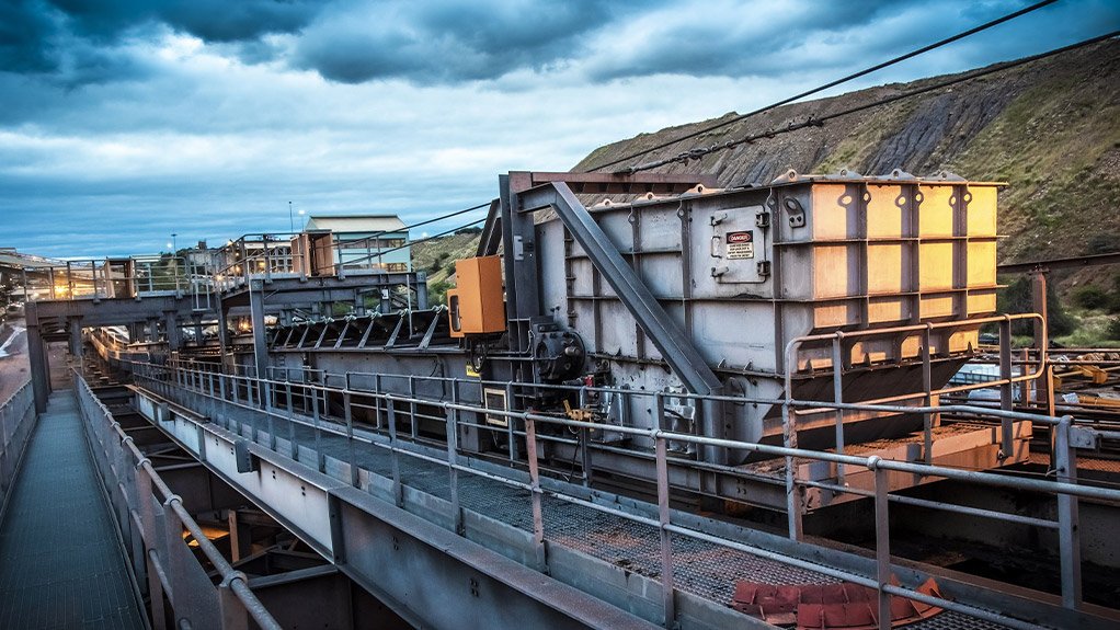 A moving Weba head chute installed at a coal mine