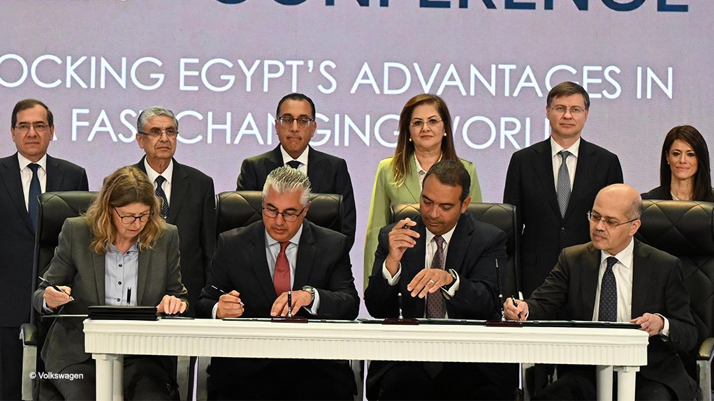 The signing ceremony in Cairo