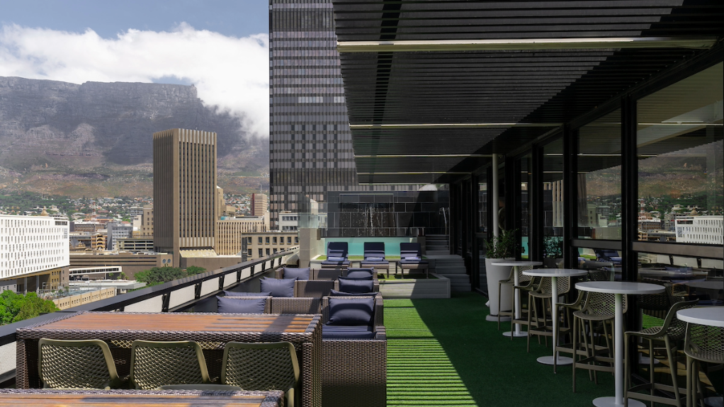 LUXURY ENTRANCE
In Cape Town, Radisson aims to enter the lifestyle luxury market with its Radisson Collection and art’otel brands, leveraging the city’s tourism sector