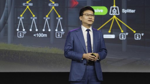 Bob Chen, President of Huawei Optical Business Product Line, delivering a keynote speech