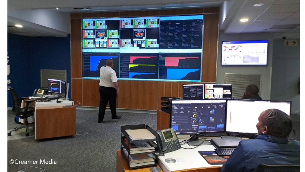 An image showing data analysis at Komatsu's Smart Services Centre 