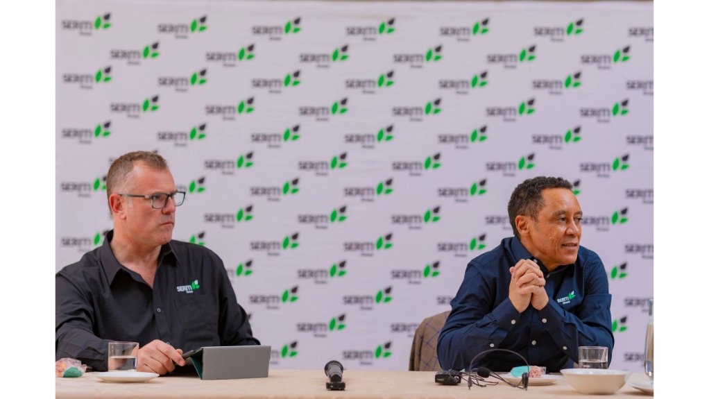 An image showing Seriti Green CEO Peter Venn and Seriti Green chairperson Mike Teke 