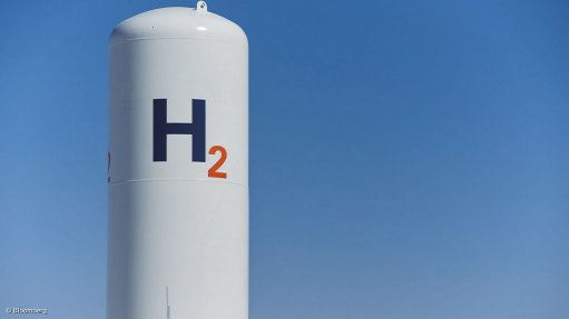 HYDROGEN EXPORTS: Germany’s H2Global has agreed to import green ammonia, produced from green hydrogen, from Egypt in a bid to accelerate Europe’s energy transition. H2Global will buy at least 259 000 t of the carrier for hydrogen in the period from 2027 to 2033, from a production site in Egypt owned by the UAE’s Fertiglobe. It will then sell it at cheaper prices to companies in Europe through the support provided by H2Global to offset the difference between the buying and the selling price. Photograph: Bloomberg
