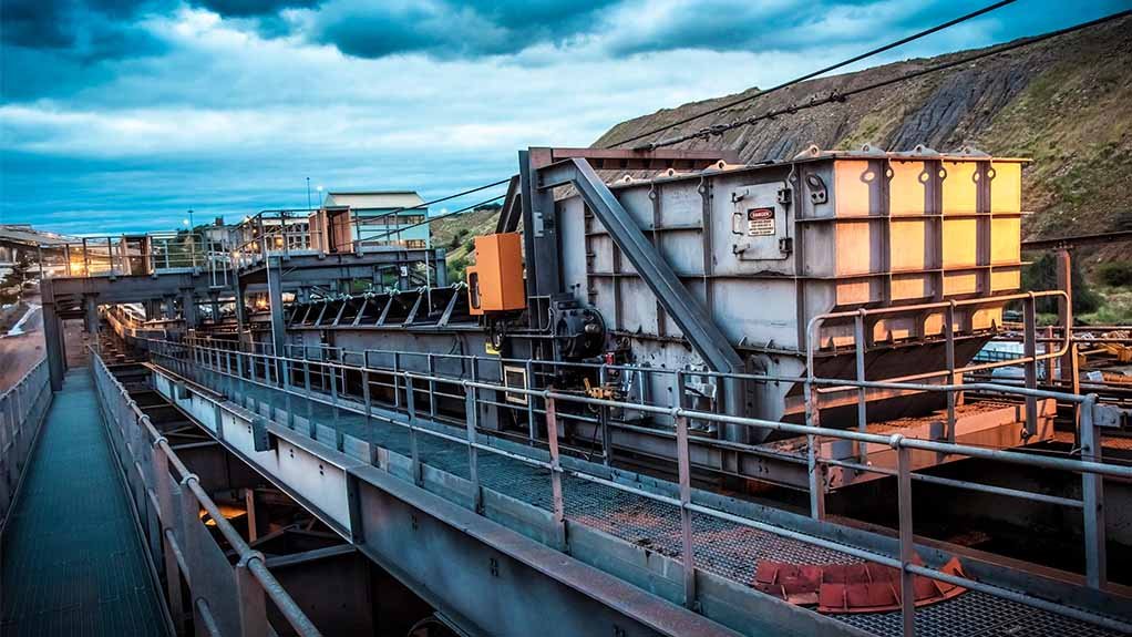 Image of a moving Weba head chute installed at a coal mine