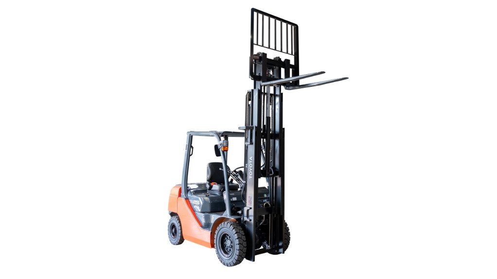 The above image depicts a forklift from Toyota Material Handling which is fitted with the Sens+ system 