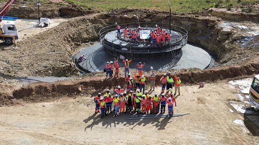 Concor recently completed the final foundation cast for the San Kraal Wind Energy Facility in Noupoort, as part of the Koruson 1 Cluster.