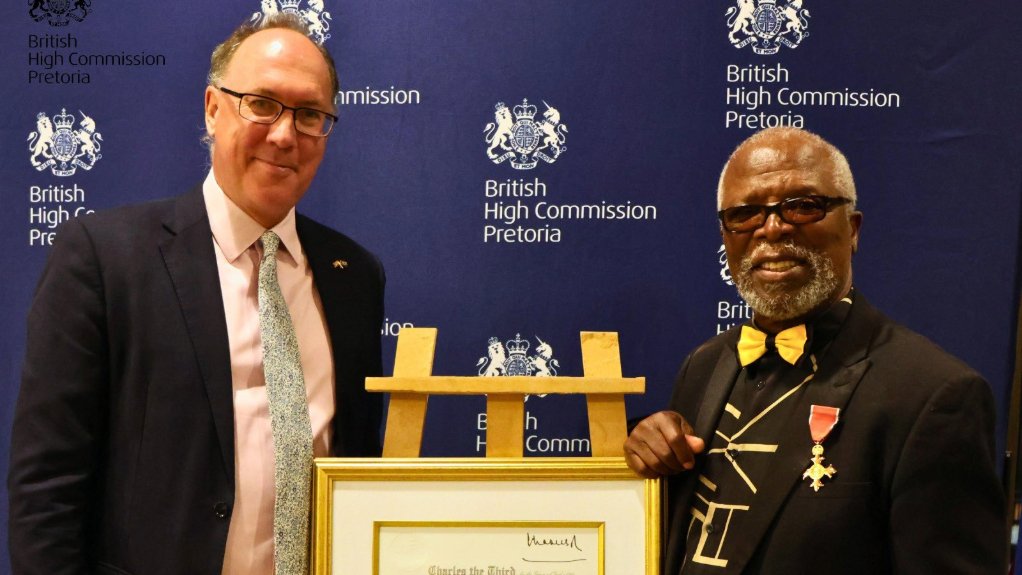 UK High Commissioner to SA Antony Phillipson and actor John Kani