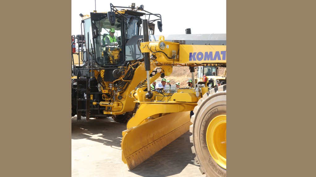 Komatsu introduces GD955-7R motor grader 