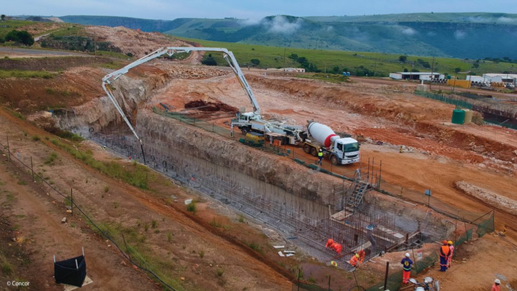 Image of construction work on the Msikaba bridge on the N2