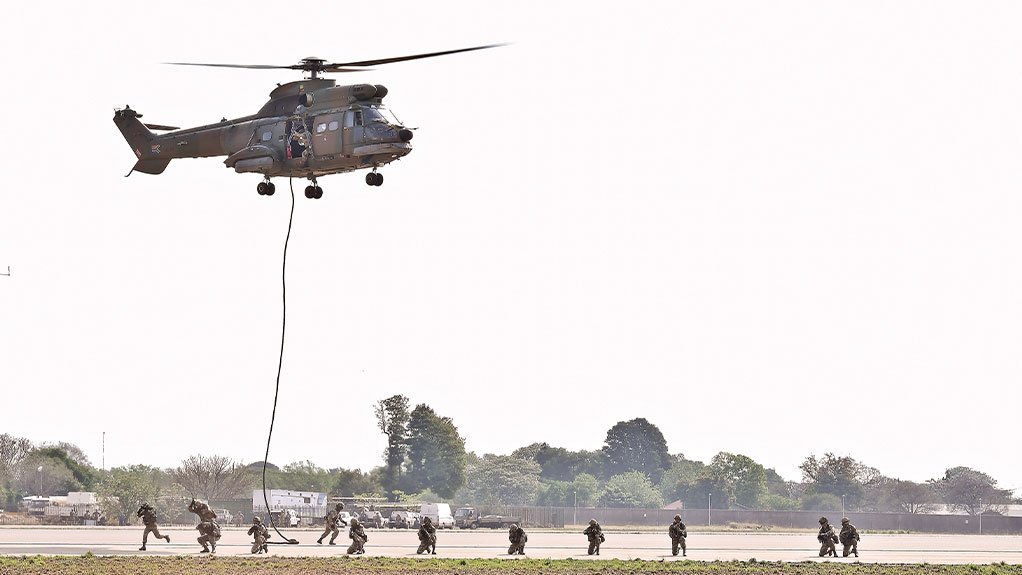 QUICK REACTION: Troops rapid-rope down from an SAAF Oryx, is a capability the SANDF contingent in the DRC currently does not have