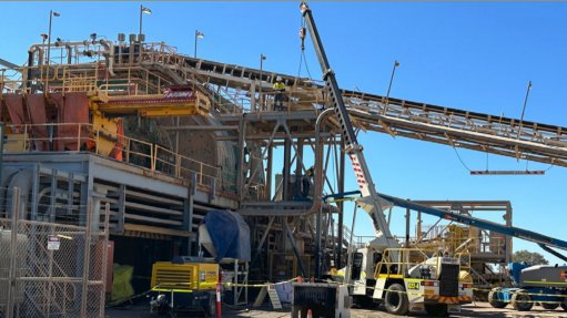 A conveyor change out at the Laverton mill 