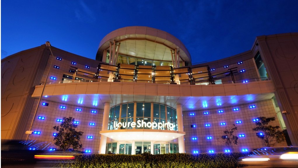 An image showing the Loures shopping centre 