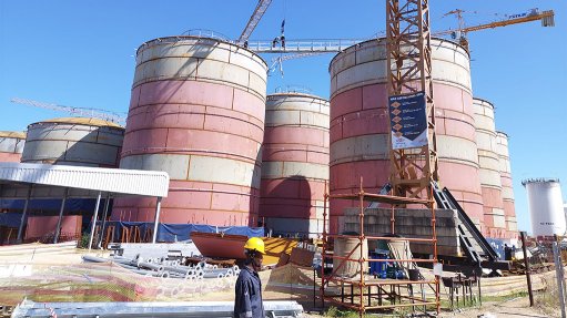 To build BTT’s 18 new bulk-storage tanks, TROTECH deployed its innovative reverse building method