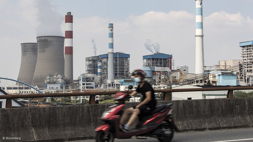 CARBON COMPLIANCE: China plans to impose carbon-trading compliance obligations on steel, aluminium, and cement producers next year as the country extends its carbon market beyond power utilities. About 1 500 companies in those industries will be subject to market-based carbon costs if their emissions overshoot government-set targets. Photograph: Bloomberg
