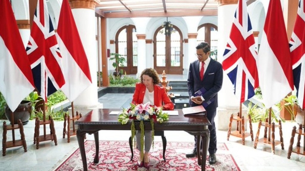 Development Minister Anneliese Dodds in Indonesia 