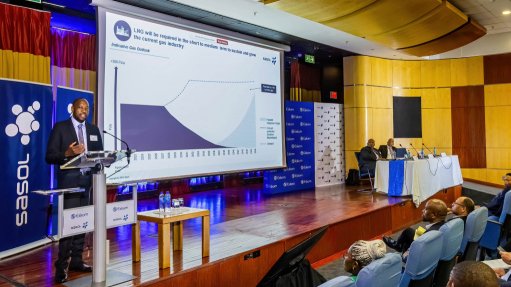 Sasol CEO Simon Baloyi presents a slide on the gas cliff during a briefing at Megawatt Park, while Eskom CEO Dan Marokane and Electricity and Energy Minister Dr Kgosientsho Ramokgopa (seated far at far right) listen.