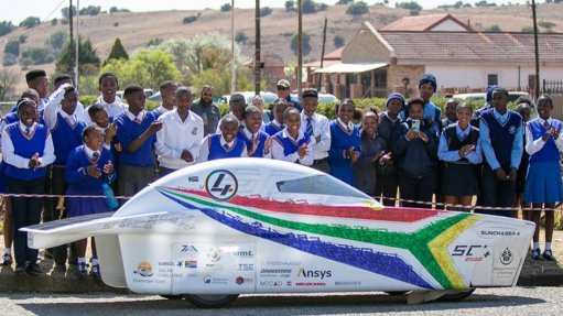 An image of students watching Sasol Solar Challenge 