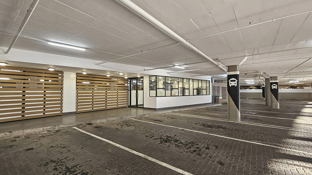 The taxi holding facility was integrated within the centre’s existing parking structure. It includes 165 parking bays, with 135 for standard minibus taxis and the remainder for larger long-distance minibuses