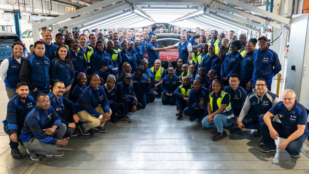 BMW staff celebrates the start of PHEV X3 production