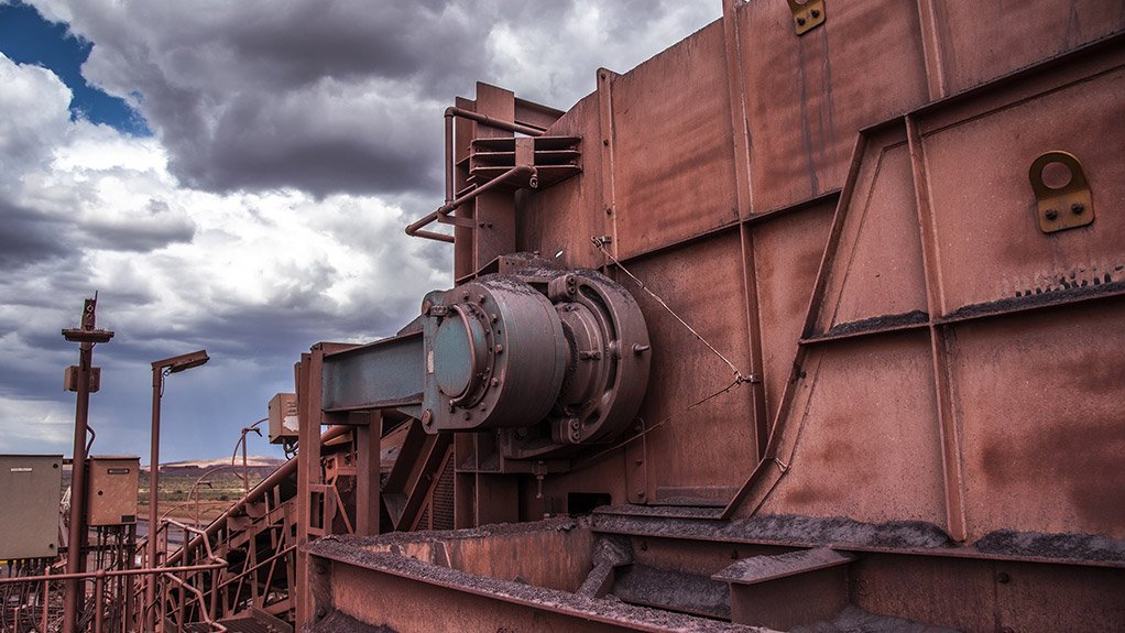 A Weba head chute installed at an iron ore mine. Durable designs extend the lifespan of conveyors by reducing wear and tear