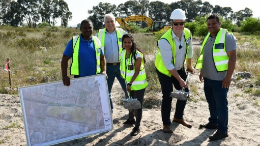 CoCT councillor Moosa Raise, CoCT Energy executive director Kadri Nassiep, Xanthea Limberg, Geordin Hill-Lewis and CoCT councillor Allister Lightburn 