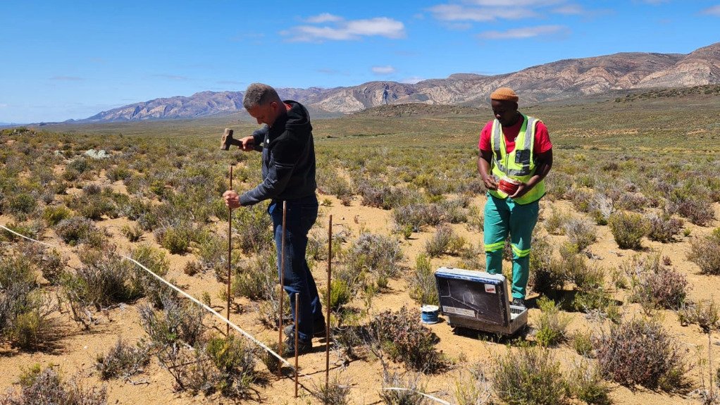 Contractor conducting soil resistivity test at the SANSA Matjiesfontein site.