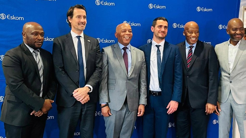 Electricity and Energy Minister Kgosientsho Ramokgopa (centre) at the signing ceremony with (left to right) DMRE DG Jacob Mbele, EDF Africa VP Laurent Clement, Scatec business development VP Alberto Gambacorta, NTCSA interim CEO Segomoco Scheppers and IPPO head Tshifhiwa Bernard Magoro