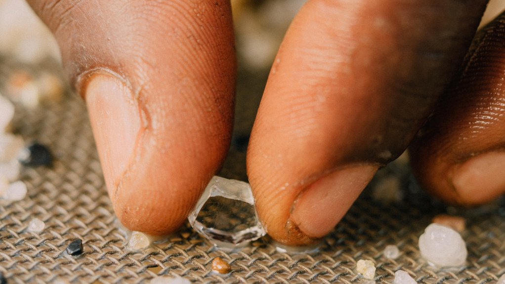 An image showing a diamond discovery in Sierra Leone 