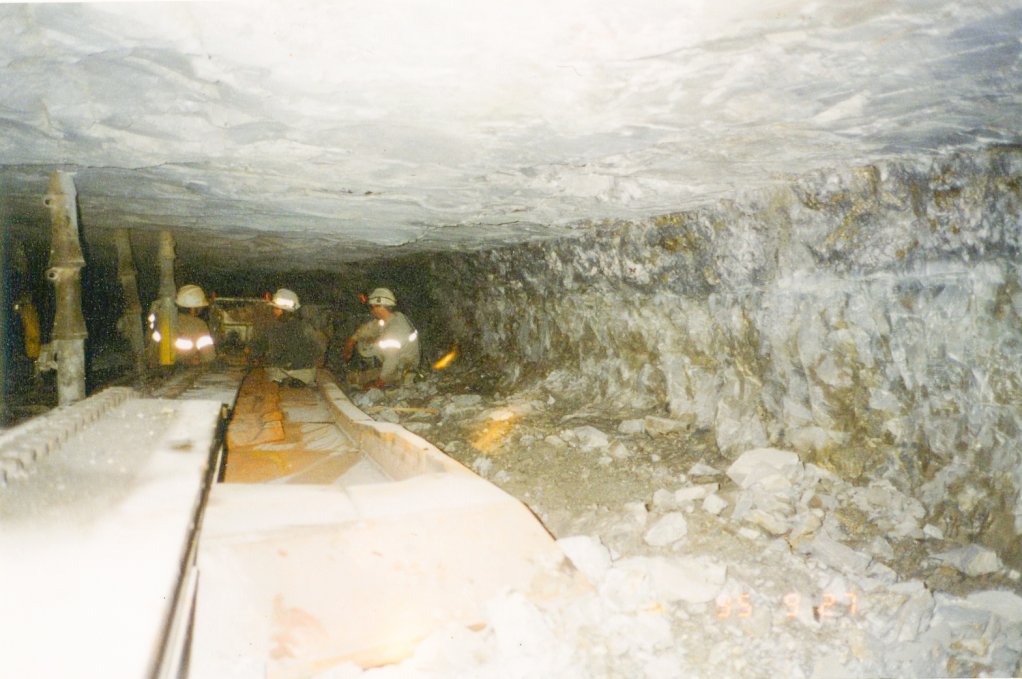 Square cut of water-powered rockbreaking machinery.