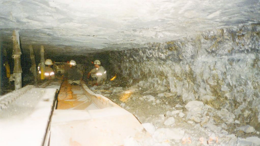 Square cut of water-powered rockbreaking machinery.