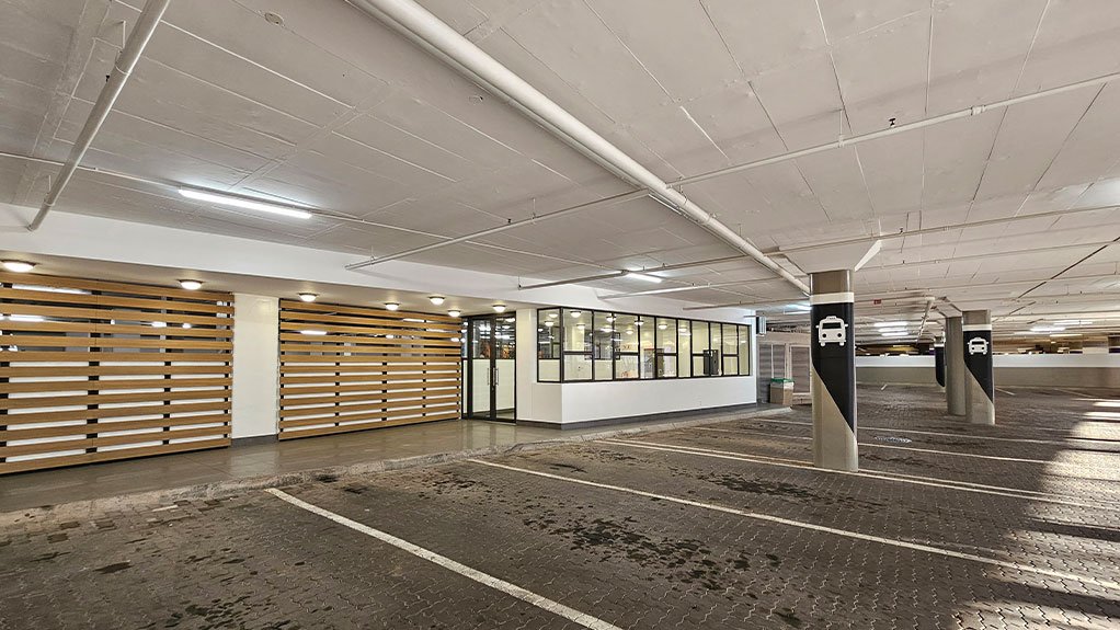 The taxi holding facility was integrated within the centre’s existing parking structure. It includes 165 parking bays, with 135 for standard minibus taxis and the remainder for larger long-distance minibuses.