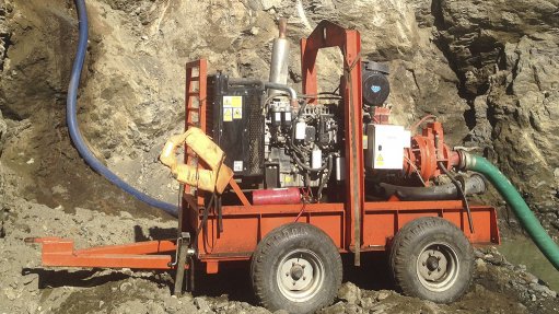 Dewatering applications in open pit operations call for a robust pump and the Godwin HL150M can handle solids up to 35 mm in diameter