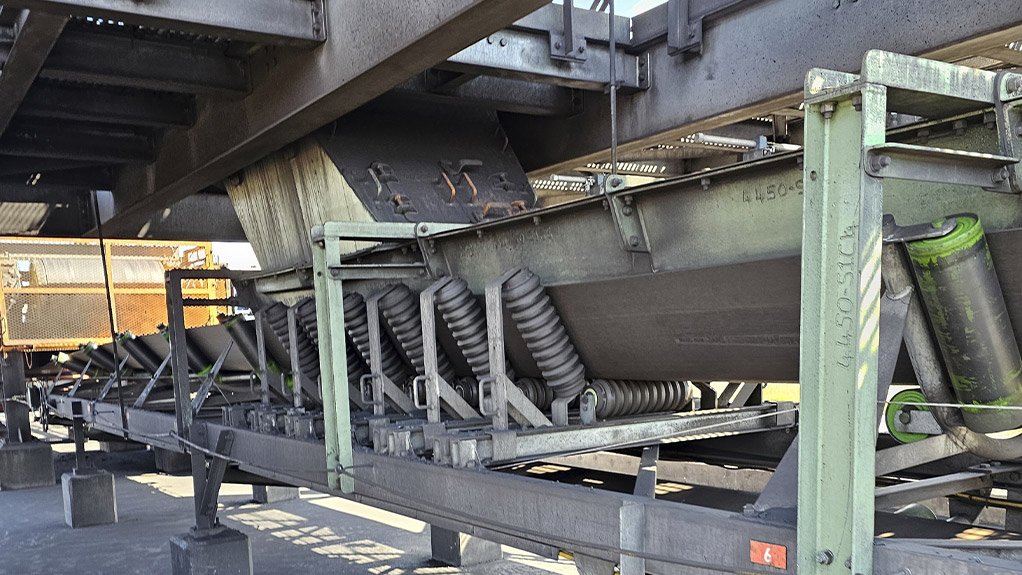 Weba Chute Systems' advanced design ensures minimal dust and material spillage, contributing to a safer and more sustainable operation at this coal mine