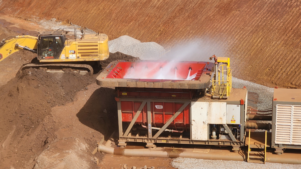 SAVING TIME AND MONEY
With IHC Mining's tailings slurrification unit, mining companies can bypass the need for haul trucks