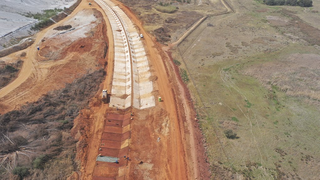 Another aspect of the Kendal ADF project is the 16km of V-shaped water channels, comprising 8km of channels for clean water and 8km for polluted water which run side by side. Image shows these under construction