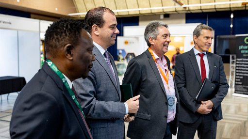 Left to right: UNIDO Sustainable Development Expert Nokwazi Moyo, General Representative of the Government of Flanders Thomas Castrel, Chief Director: Green Industries at the dtic Gerhard Fourie, and UNIDO Regional Representative for Southern Africa Dr Diego Masera, visiting the exhibition stands of the innovators