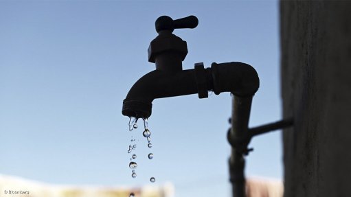 DEBT LEAKAGE: The National Treasury plans to withhold funds from five municipalities over their unpaid water bills, with water boards currently owed R23.4-billion, more than 70% of which is four months overdue. The municipalities of Matjhabeng, Kopanong, Thabazimbi, Merafong City and Victor Khanye are set to be affected by the decision. However, national government is also helping to renegotiate repayment agreements between water boards and municipalities. Photograph: Bloomberg
