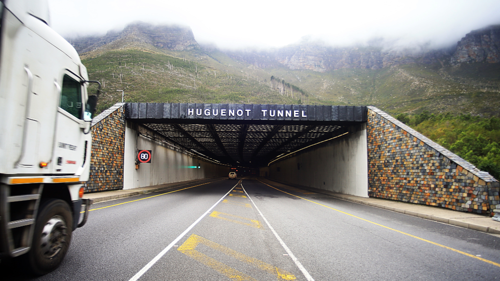 An image of the Huguenot Tunnel entrance/exit